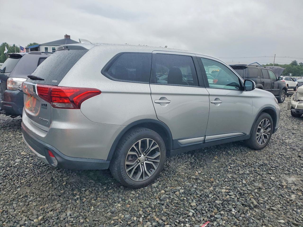 2018 MITSUBISHI OUTLANDER SE — снимка 3