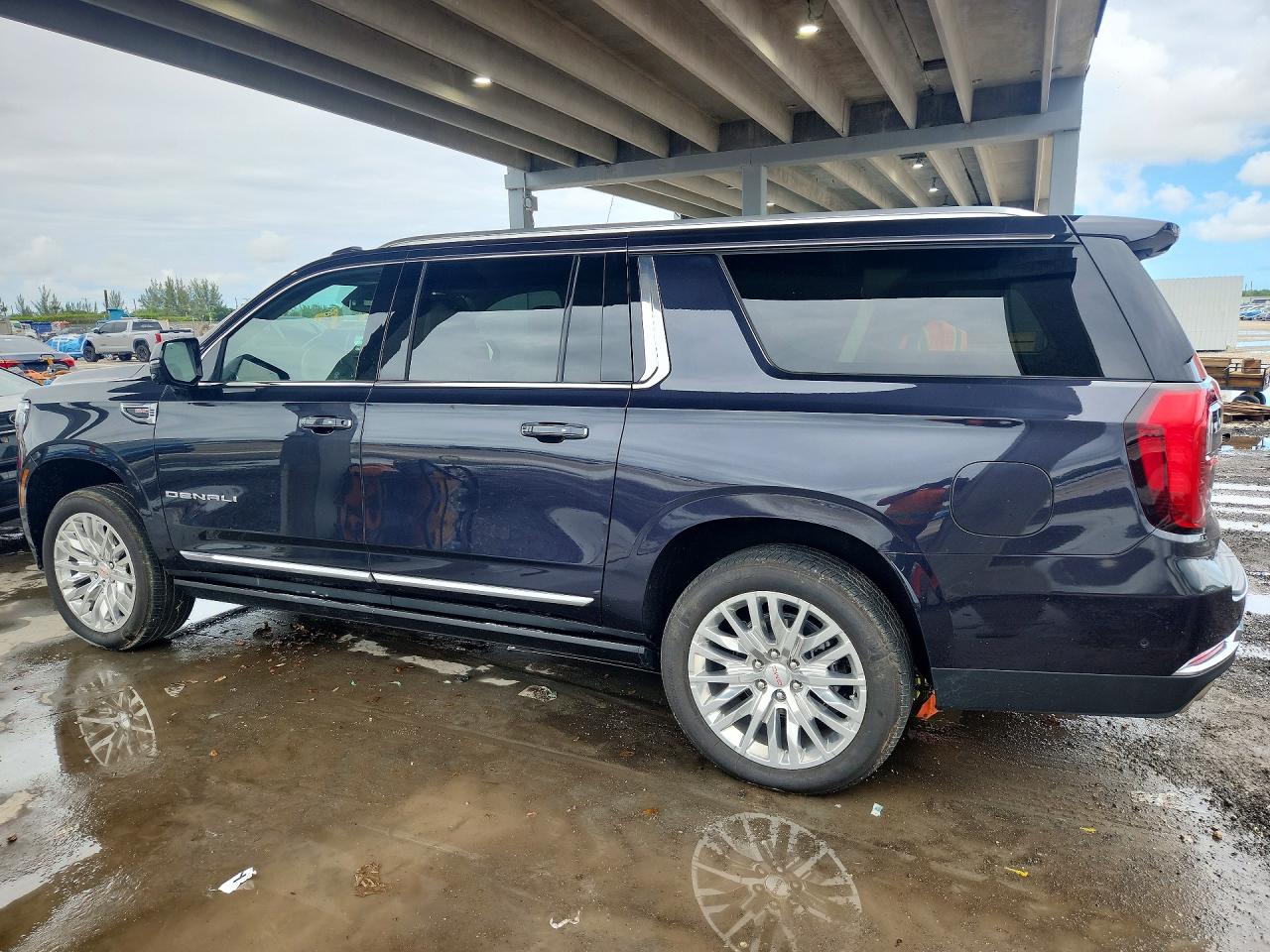 2025 GMC YUKON XL DENALI — снимка 2