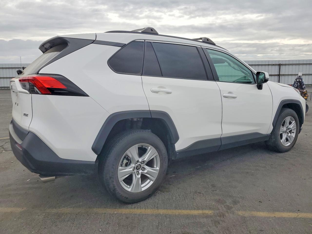 2021 TOYOTA RAV4 XLE — снимка 3
