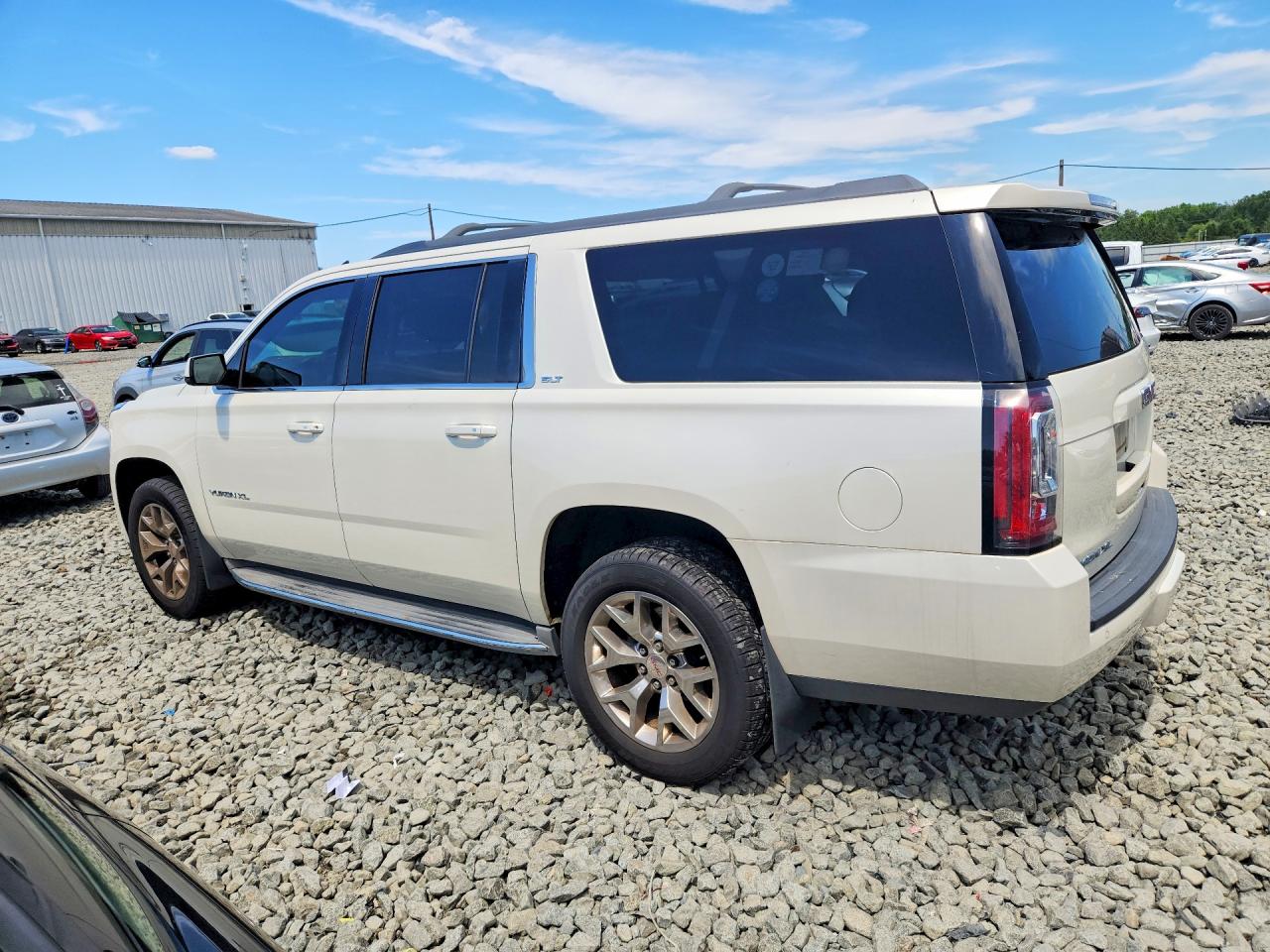 2015 GMC YUKON XL K1500 SLT — снимка 2
