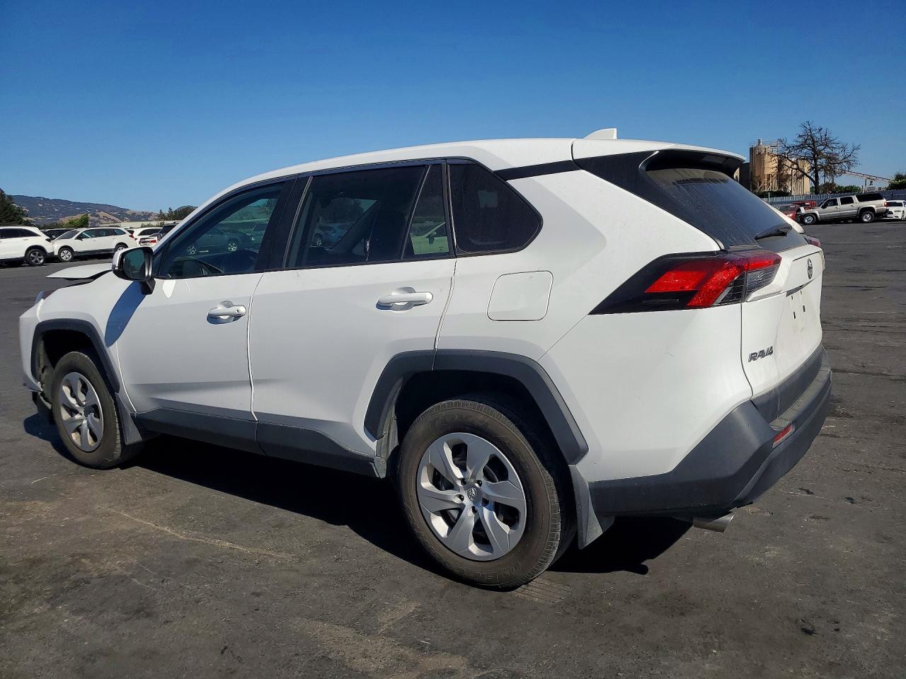 2023 TOYOTA RAV4 LE — снимка 2