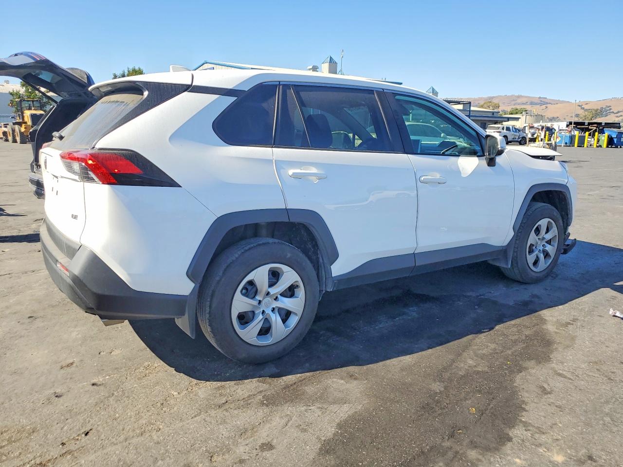 2023 TOYOTA RAV4 LE — снимка 3
