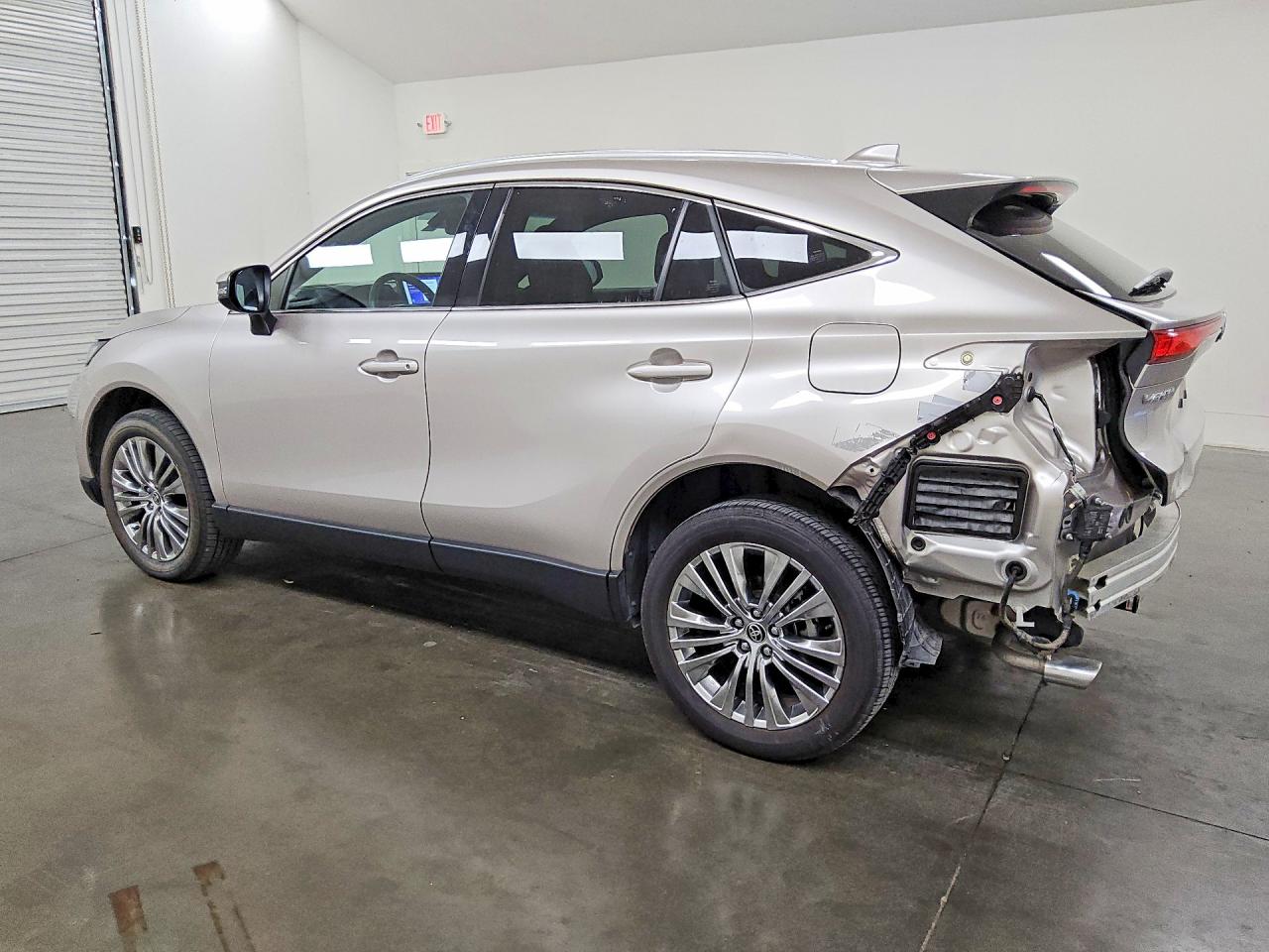 2024 TOYOTA VENZA LIMITED — photo 2