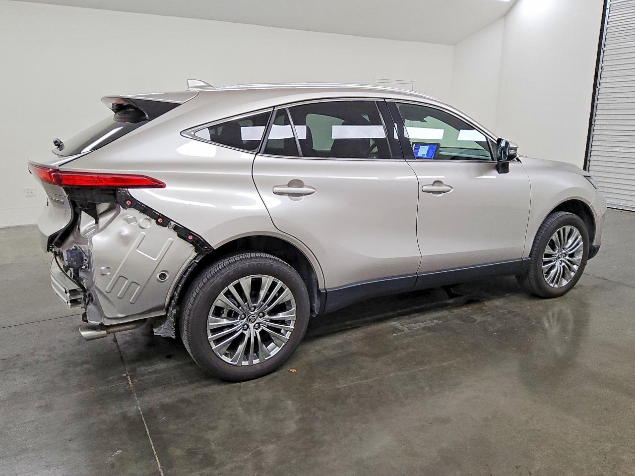 2024 TOYOTA VENZA LIMITED — photo 3