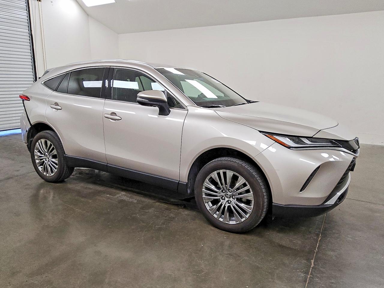 2024 TOYOTA VENZA LIMITED — photo 4
