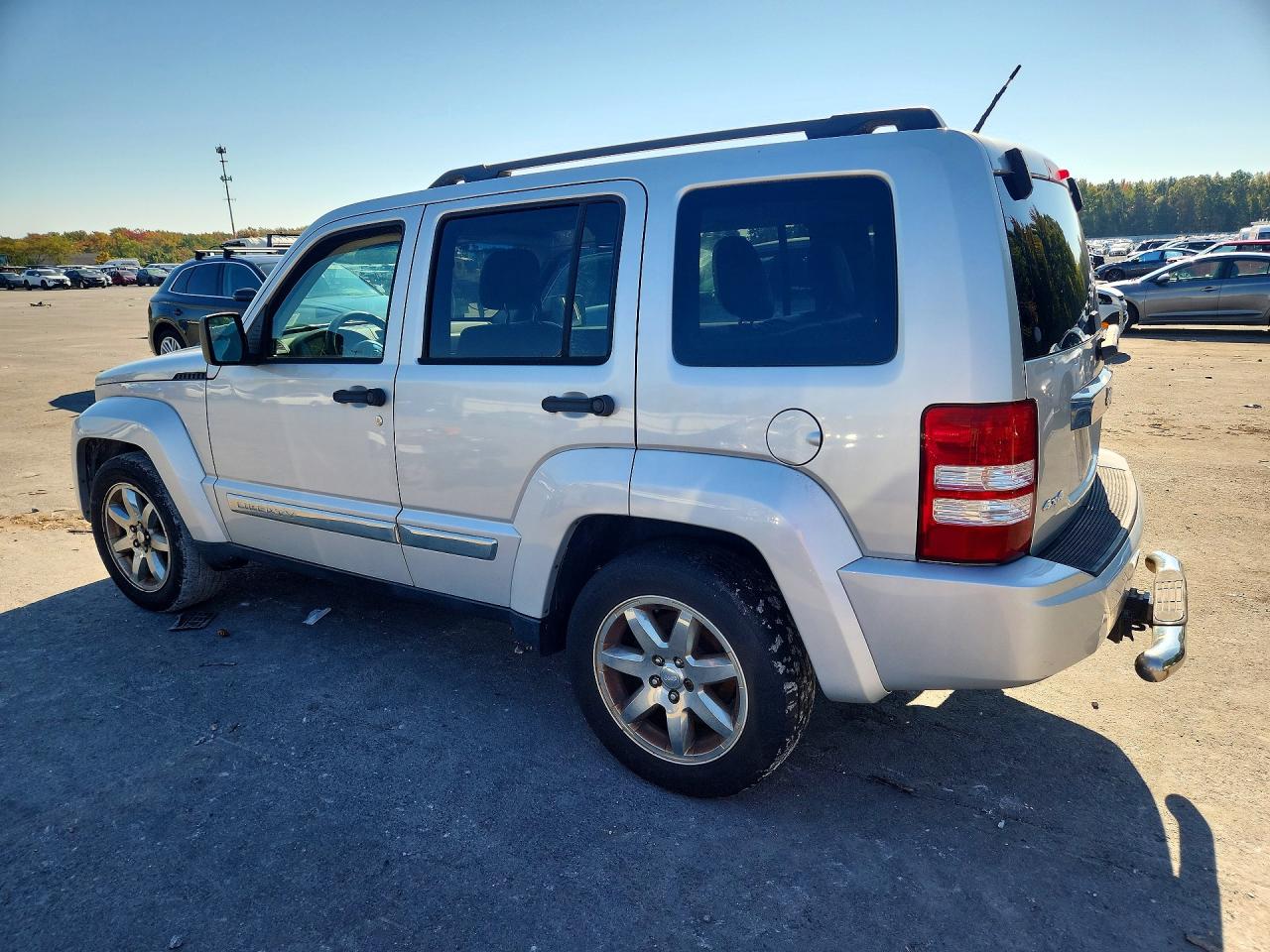 2012 JEEP LIBERTY SPORT — photo 2
