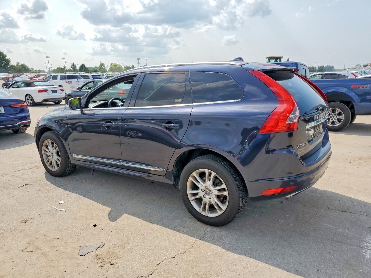 2016 VOLVO XC60 T5 PLATINUM — снимка 2