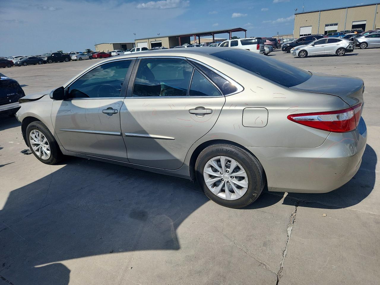 2015 TOYOTA CAMRY LE — снимка 2