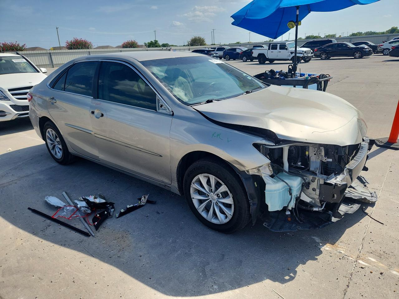 2015 TOYOTA CAMRY LE — снимка 4