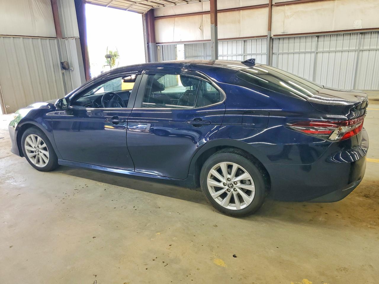 2022 TOYOTA CAMRY LE — снимка 2