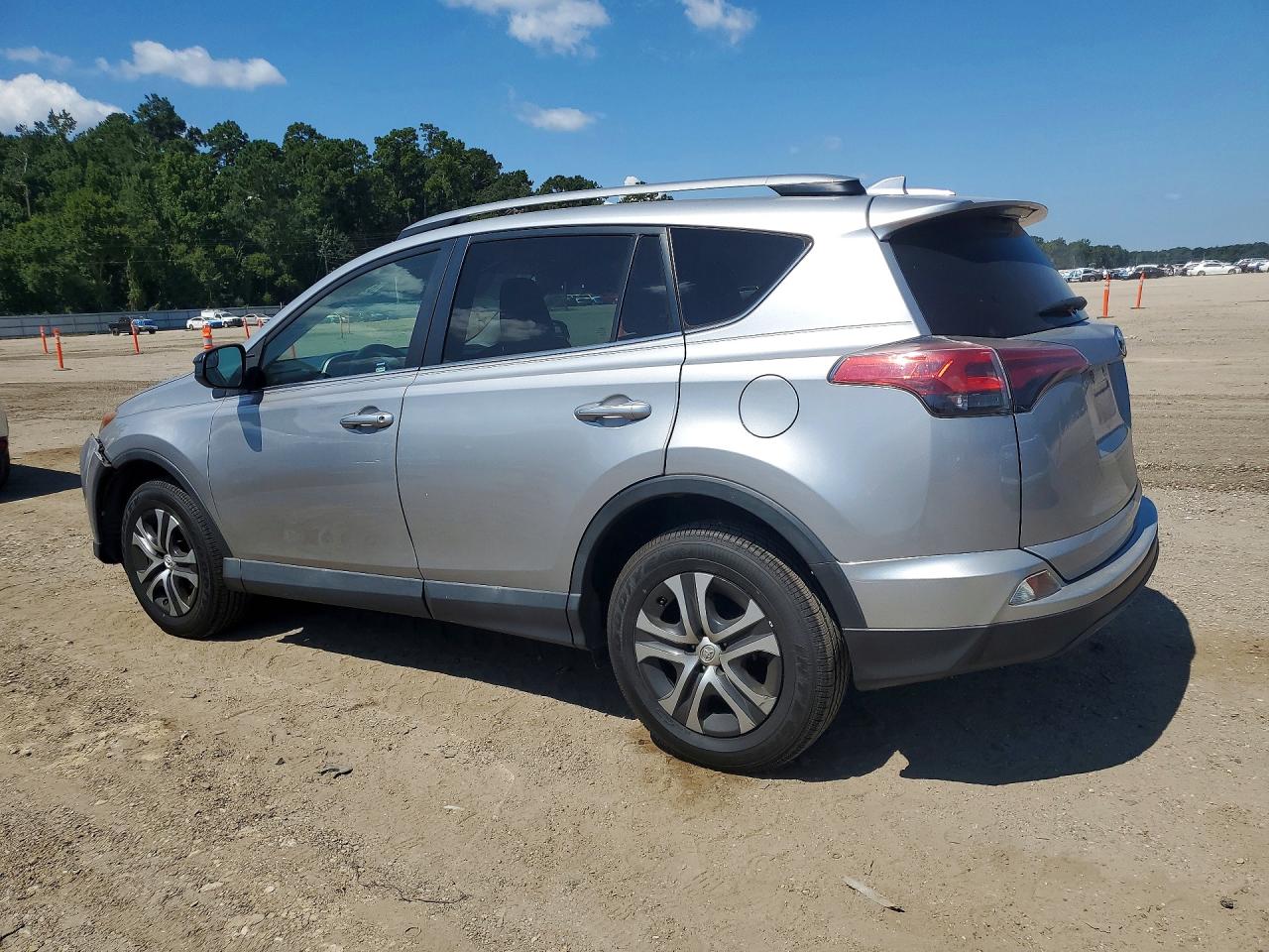 2017 TOYOTA RAV4 LE — снимка 2