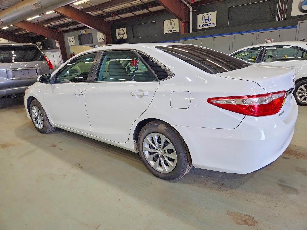 2017 TOYOTA CAMRY LE — снимка 2