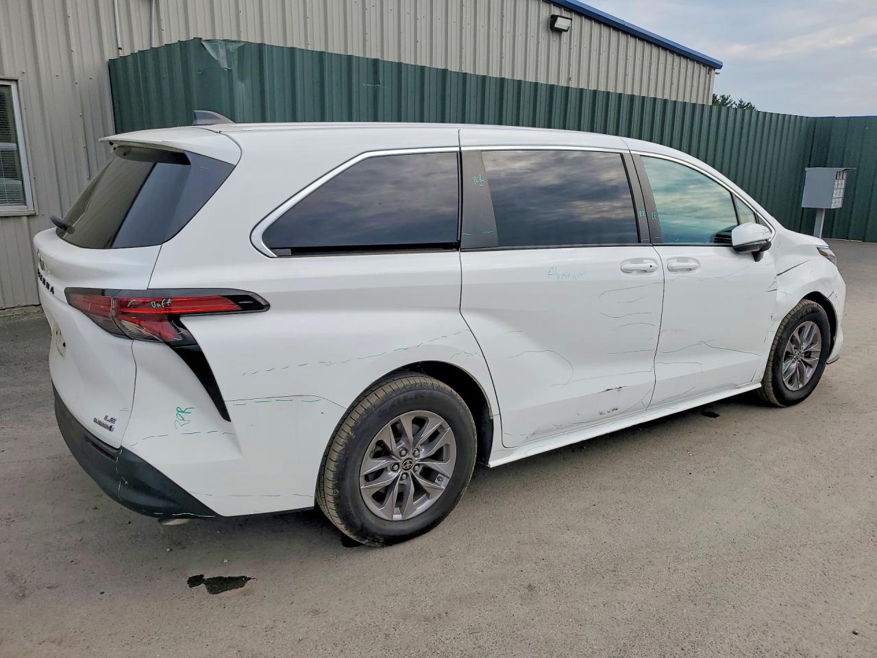 2022 TOYOTA SIENNA LE — снимка 3