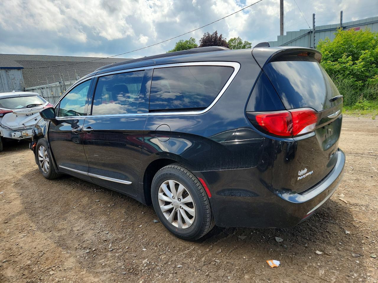2017 CHRYSLER PACIFICA TOURING L — снимка 2