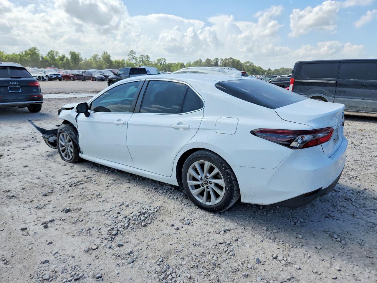 2022 TOYOTA CAMRY LE — снимка 2