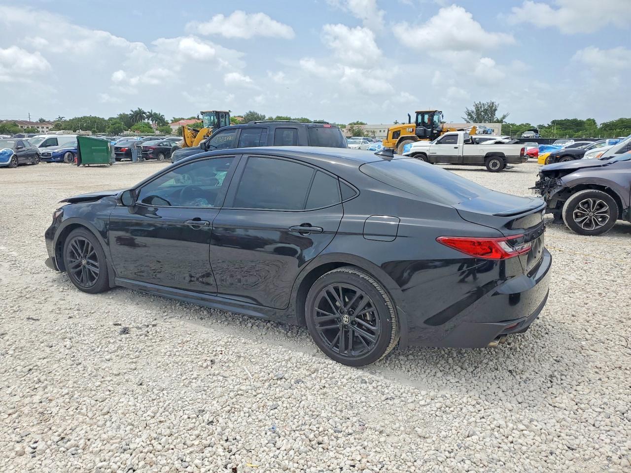 2025 TOYOTA CAMRY SE — снимка 2