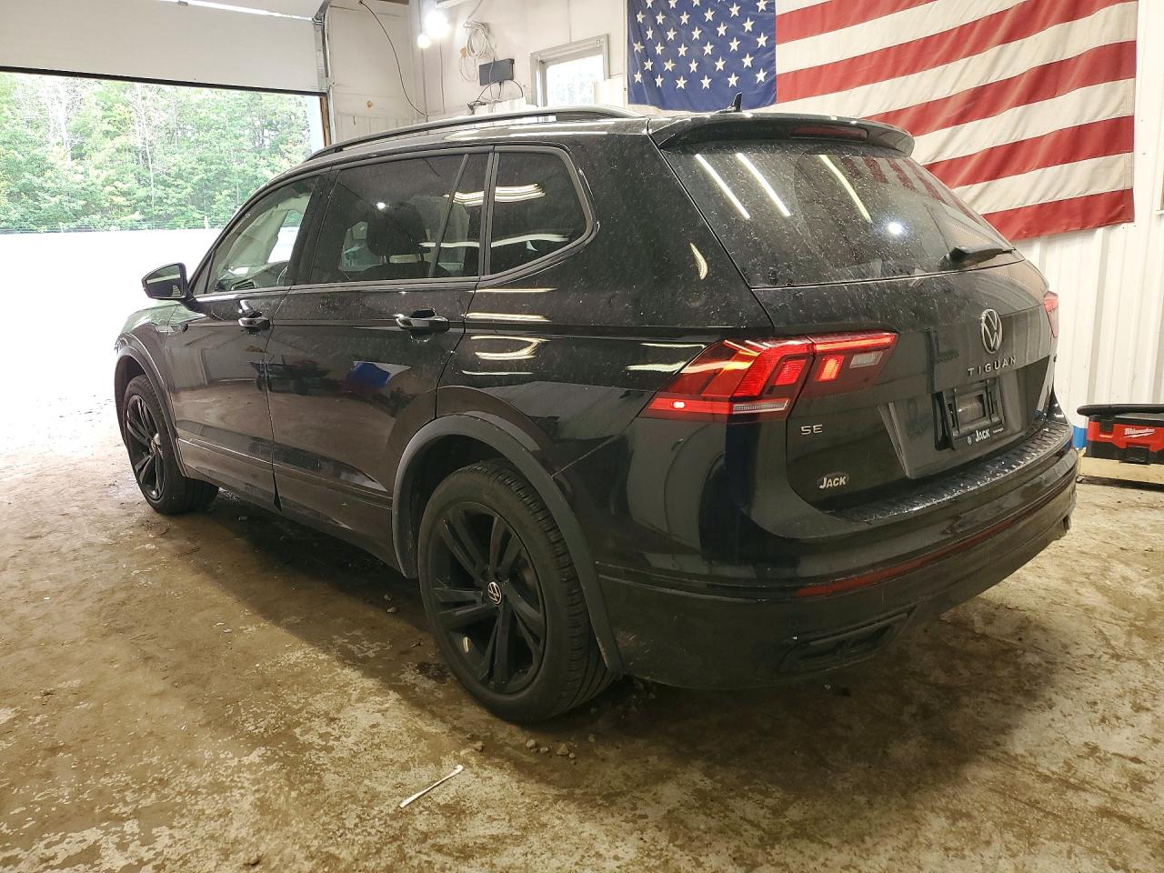 2024 VOLKSWAGEN TIGUAN SE R-LINE BLACK — снимка 2