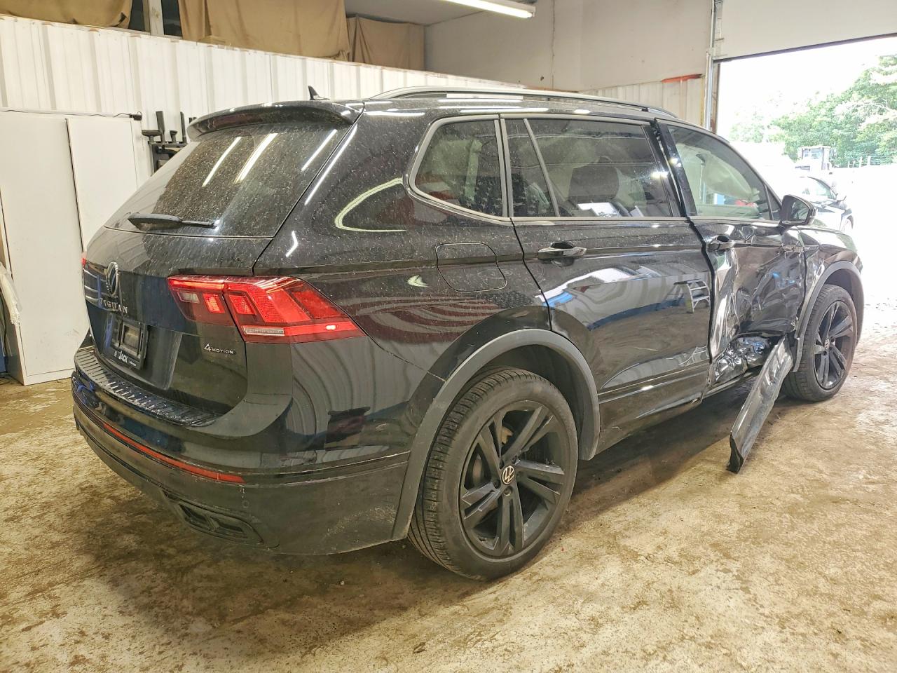 2024 VOLKSWAGEN TIGUAN SE R-LINE BLACK — снимка 3