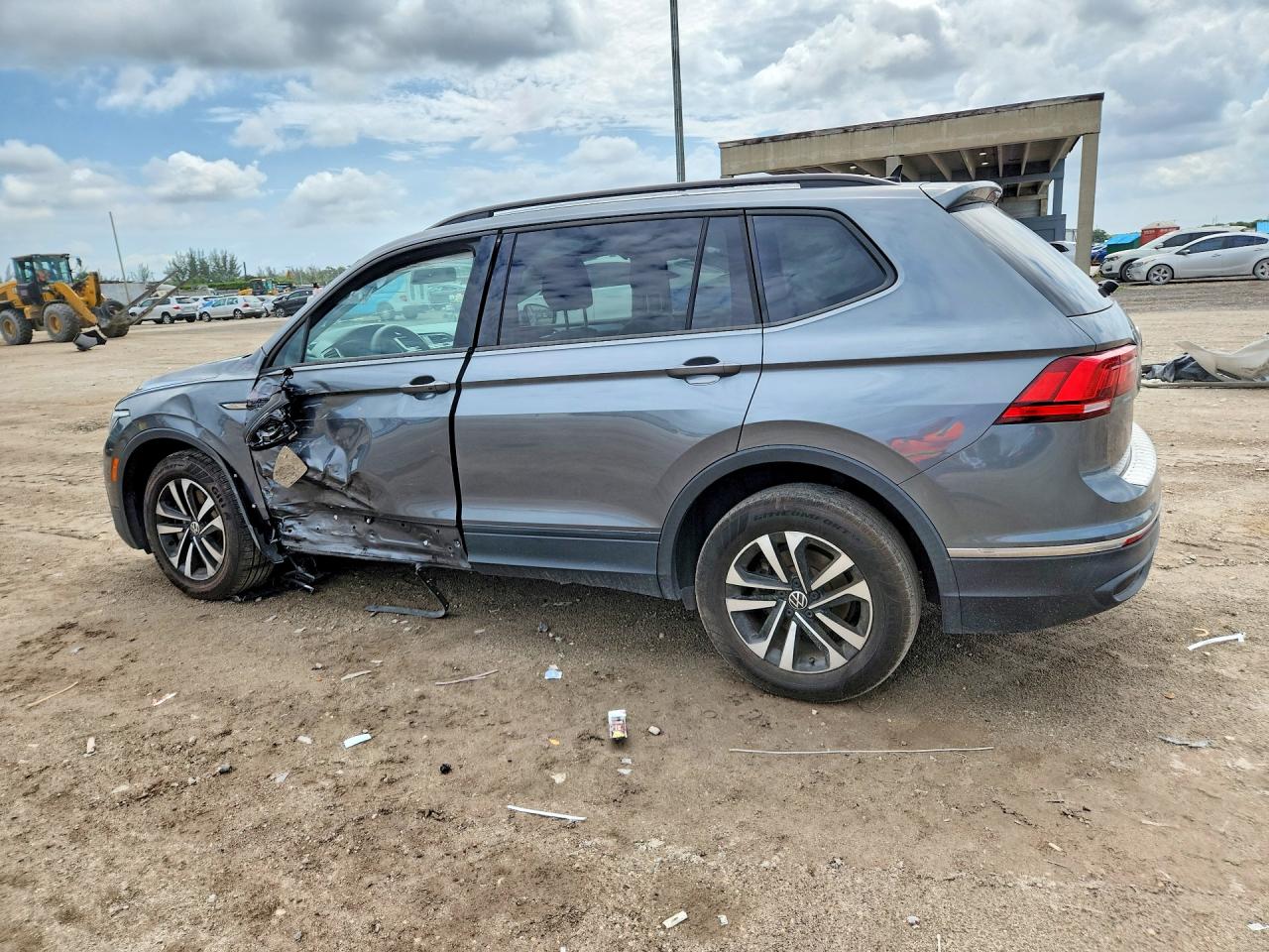 2022 VOLKSWAGEN TIGUAN S — снимка 2