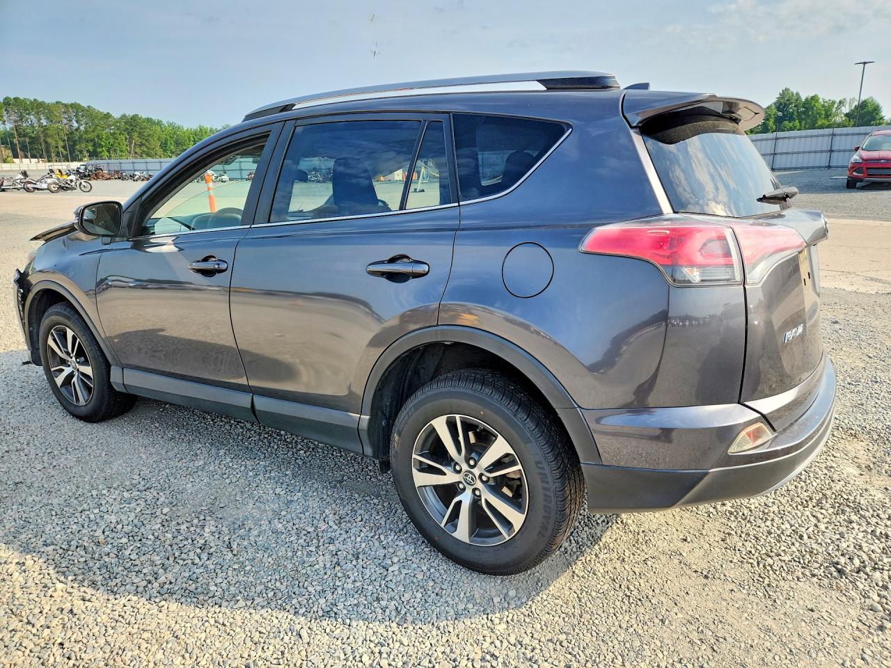 2017 TOYOTA RAV4 XLE — снимка 2