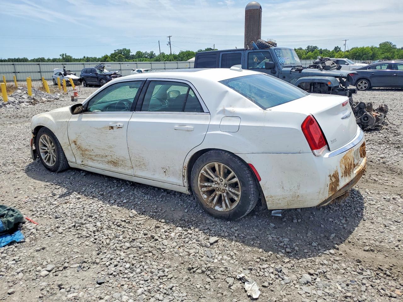 2017 CHRYSLER 300 LIMITED — снимка 2