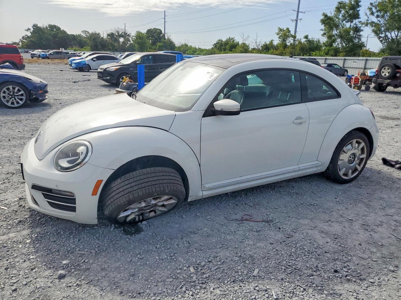 2017 VOLKSWAGEN BEETLE SE