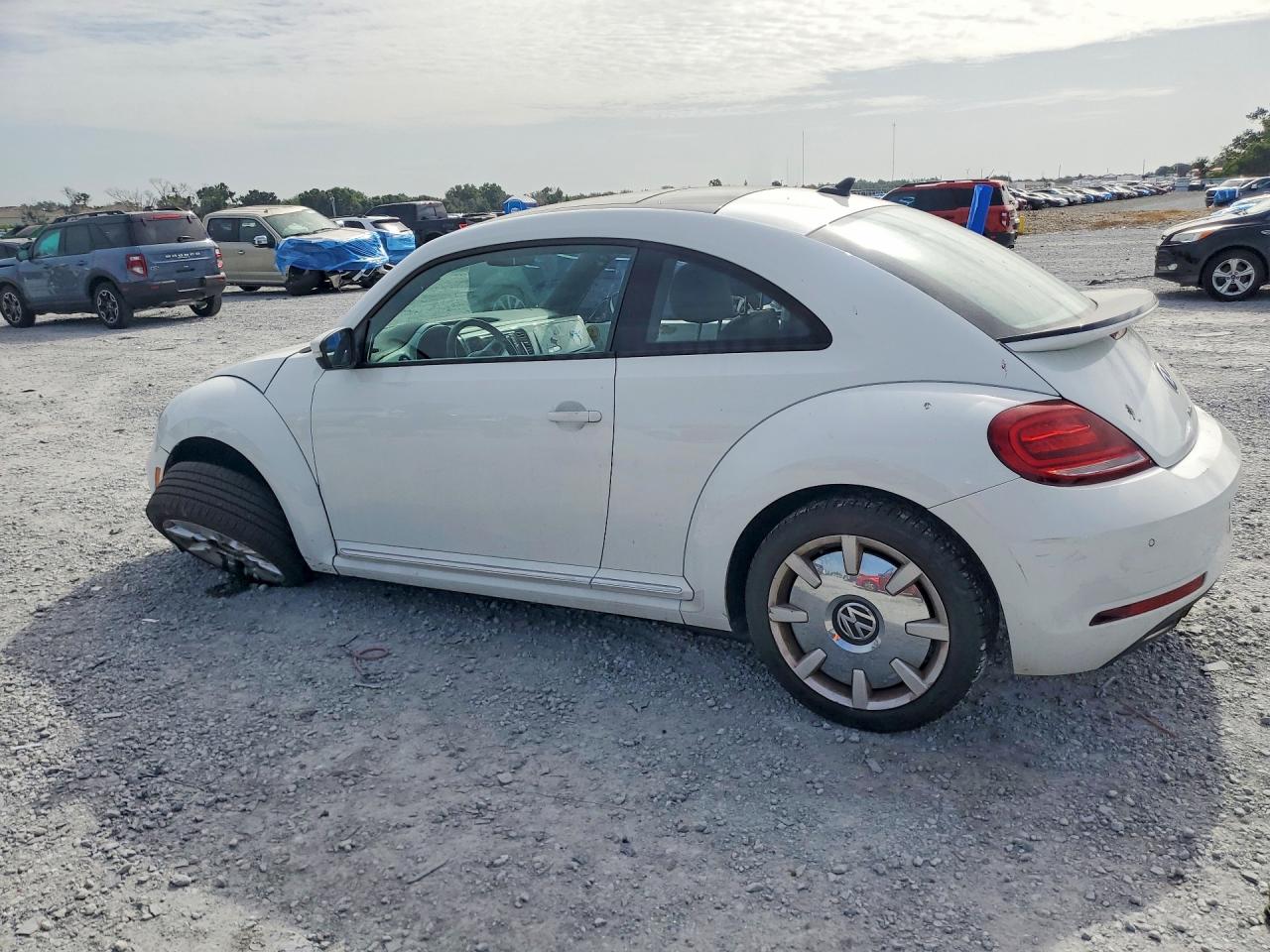 2017 VOLKSWAGEN BEETLE SE — снимка 2