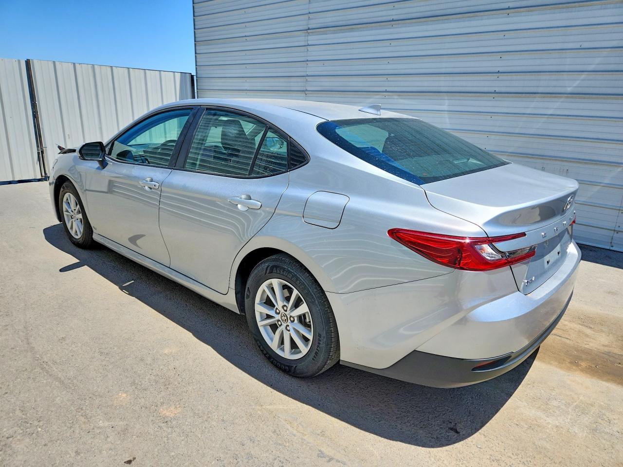 2025 TOYOTA CAMRY LE — снимка 2