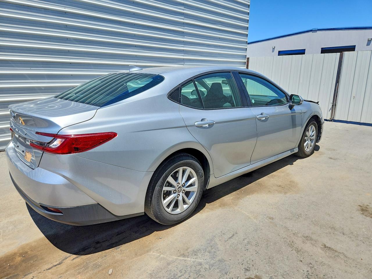2025 TOYOTA CAMRY LE — снимка 3