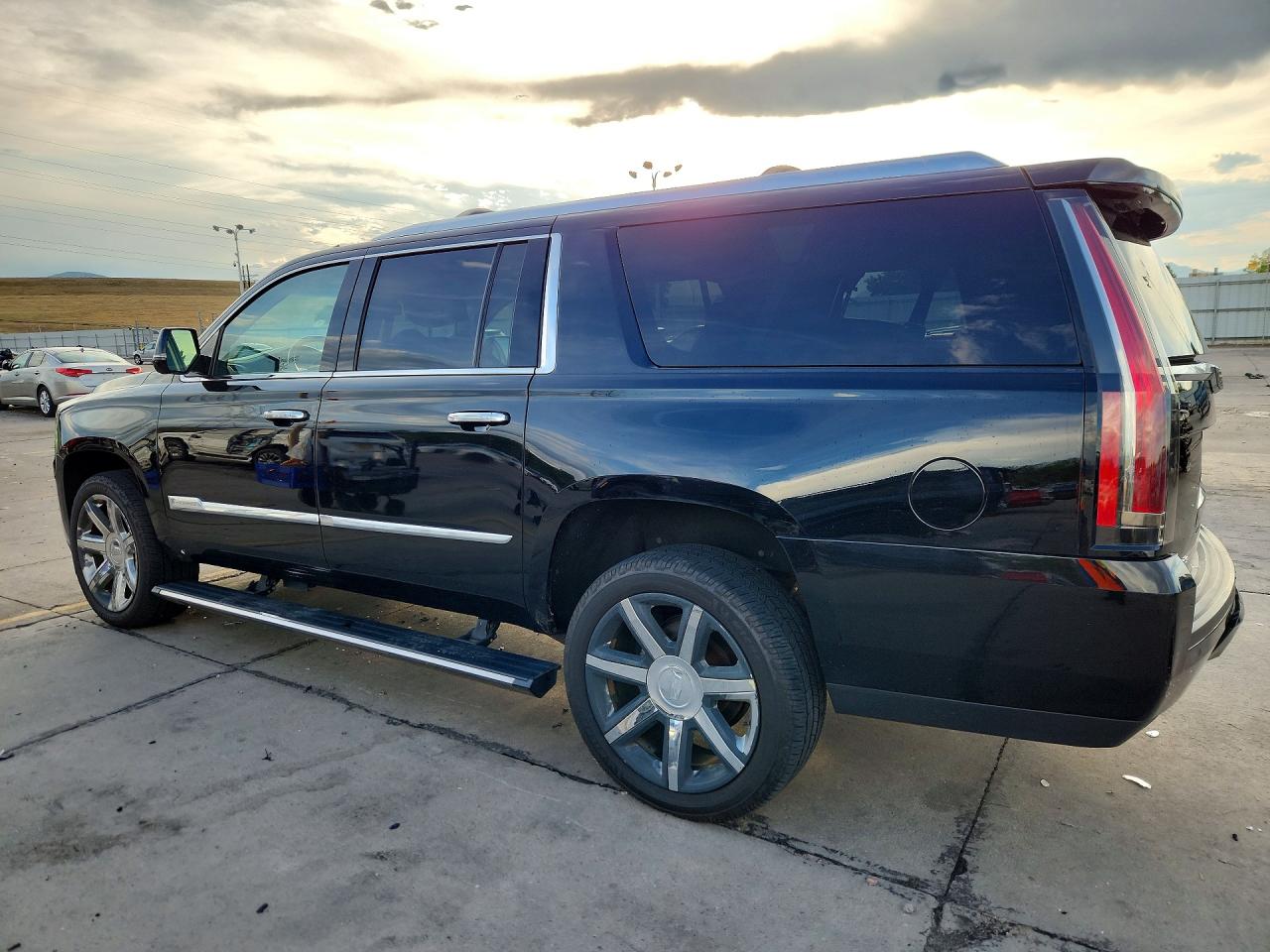 2016 CADILLAC ESCALADE ESV PREMIUM — photo 2
