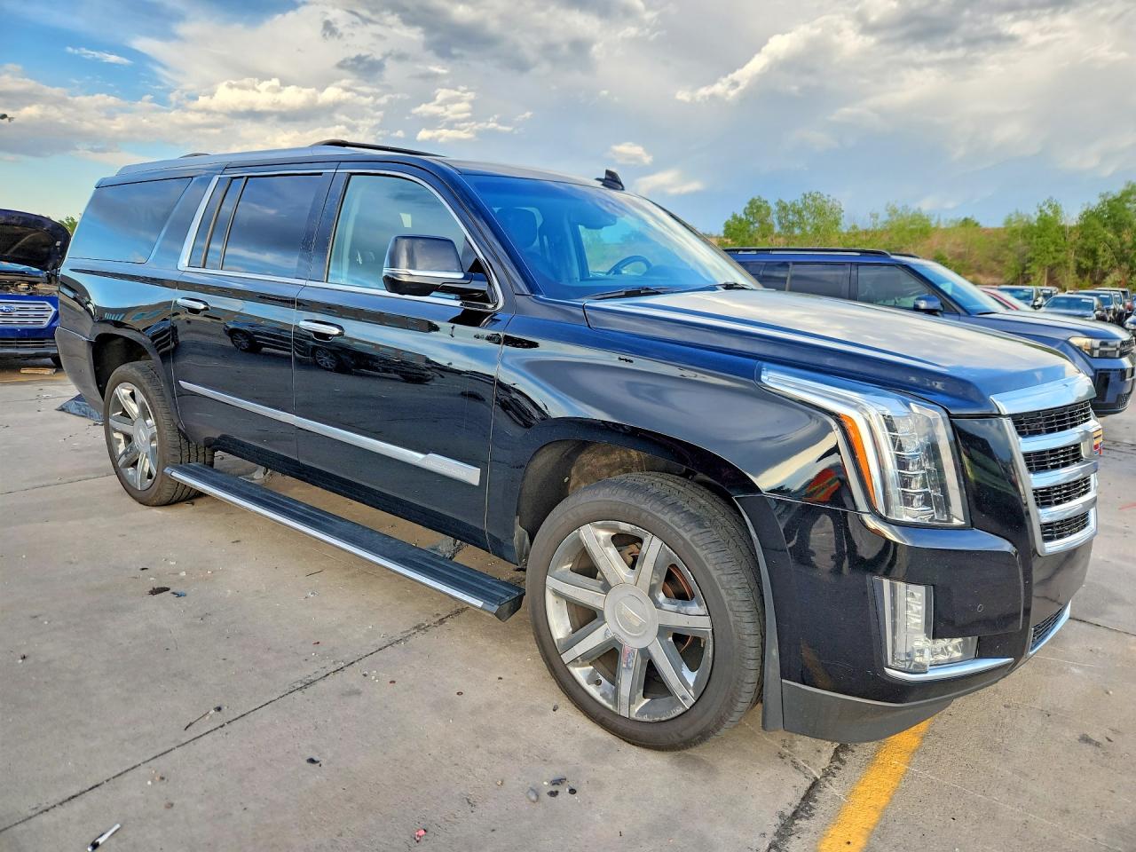 2016 CADILLAC ESCALADE ESV PREMIUM — photo 4