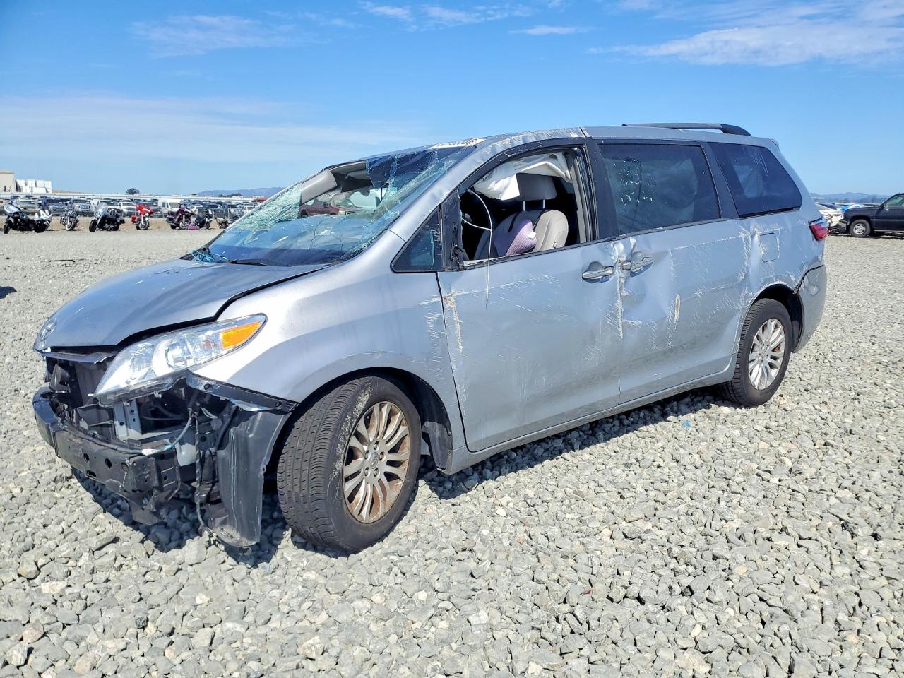 2015 TOYOTA SIENNA XLE 8-PASSENGER