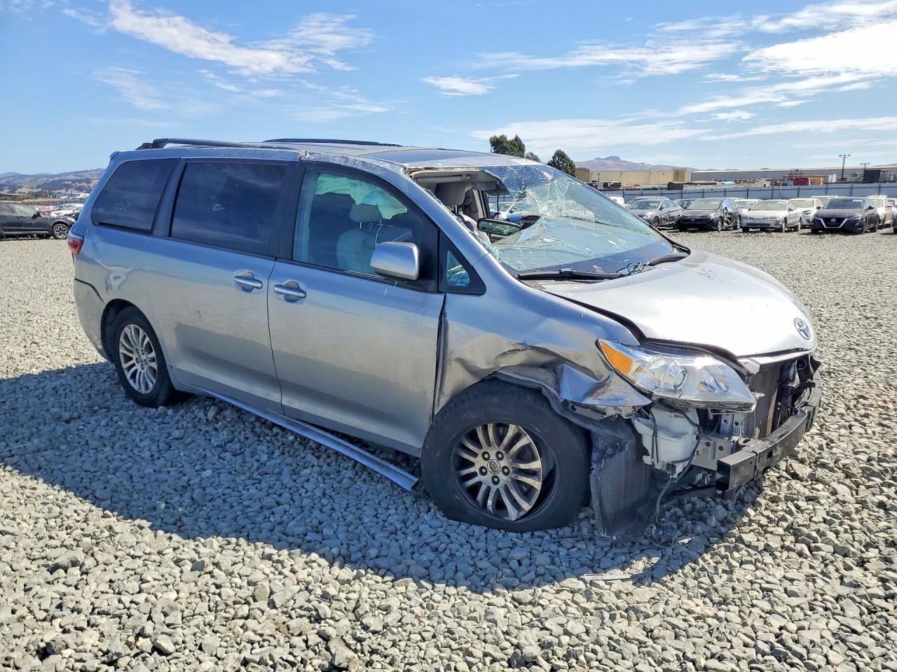 2015 TOYOTA SIENNA XLE 8-PASSENGER — снимка 4
