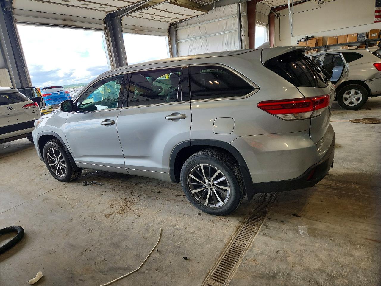2017 TOYOTA HIGHLANDER XLE — снимка 2