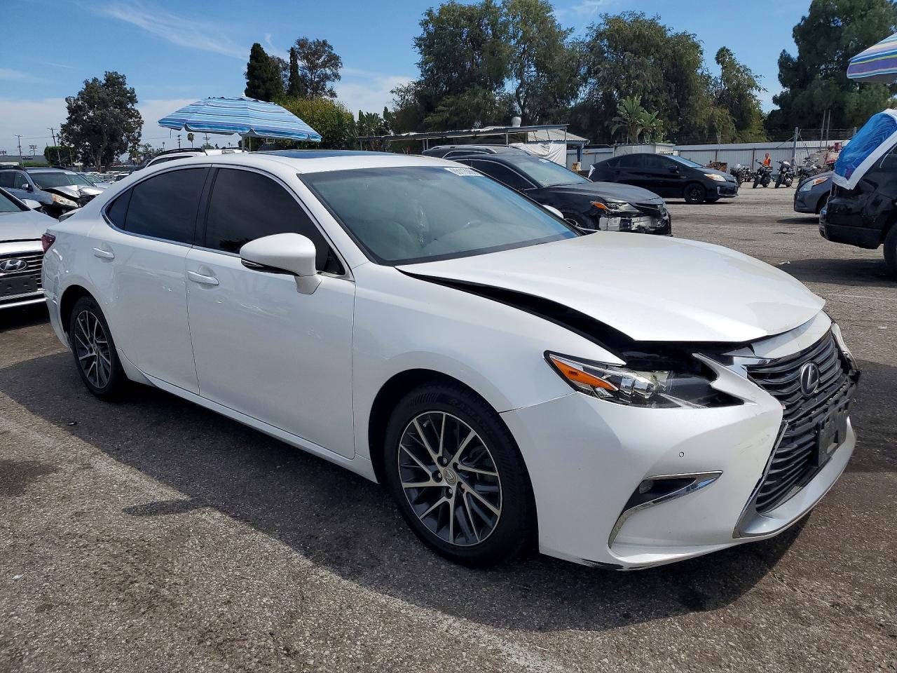 2016 LEXUS ES 350 — снимка 4