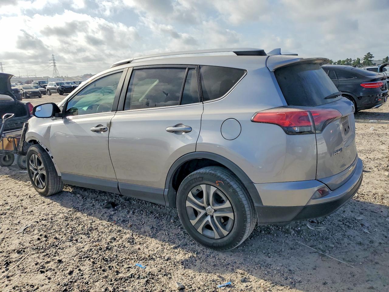 2016 TOYOTA RAV4 LE — снимка 2