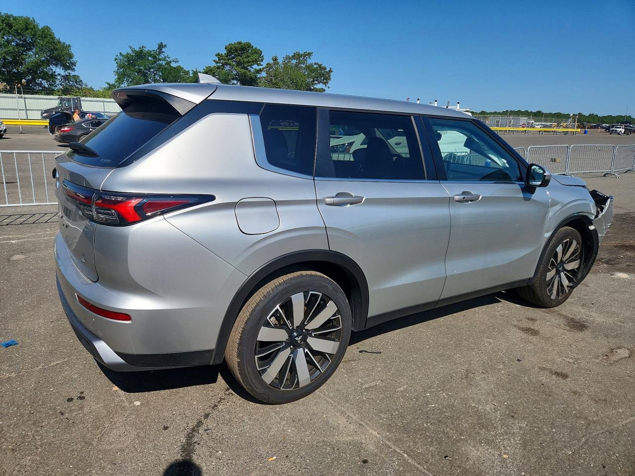 2025 MITSUBISHI OUTLANDER SE — снимка 3