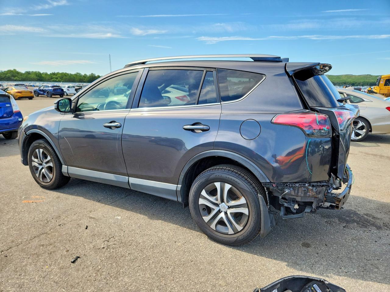 2017 TOYOTA RAV4 LE — снимка 2