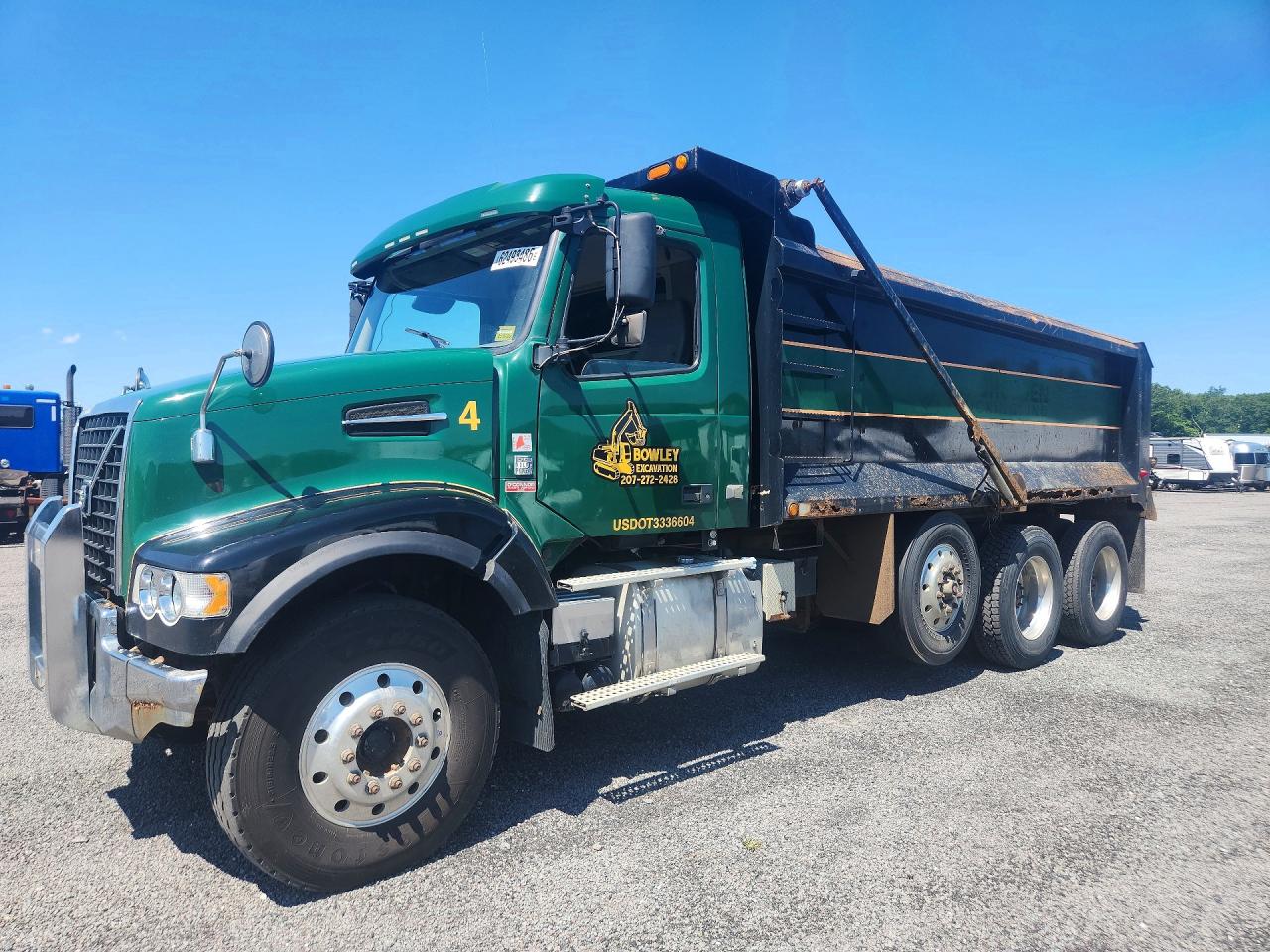2017 VOLVO VHD