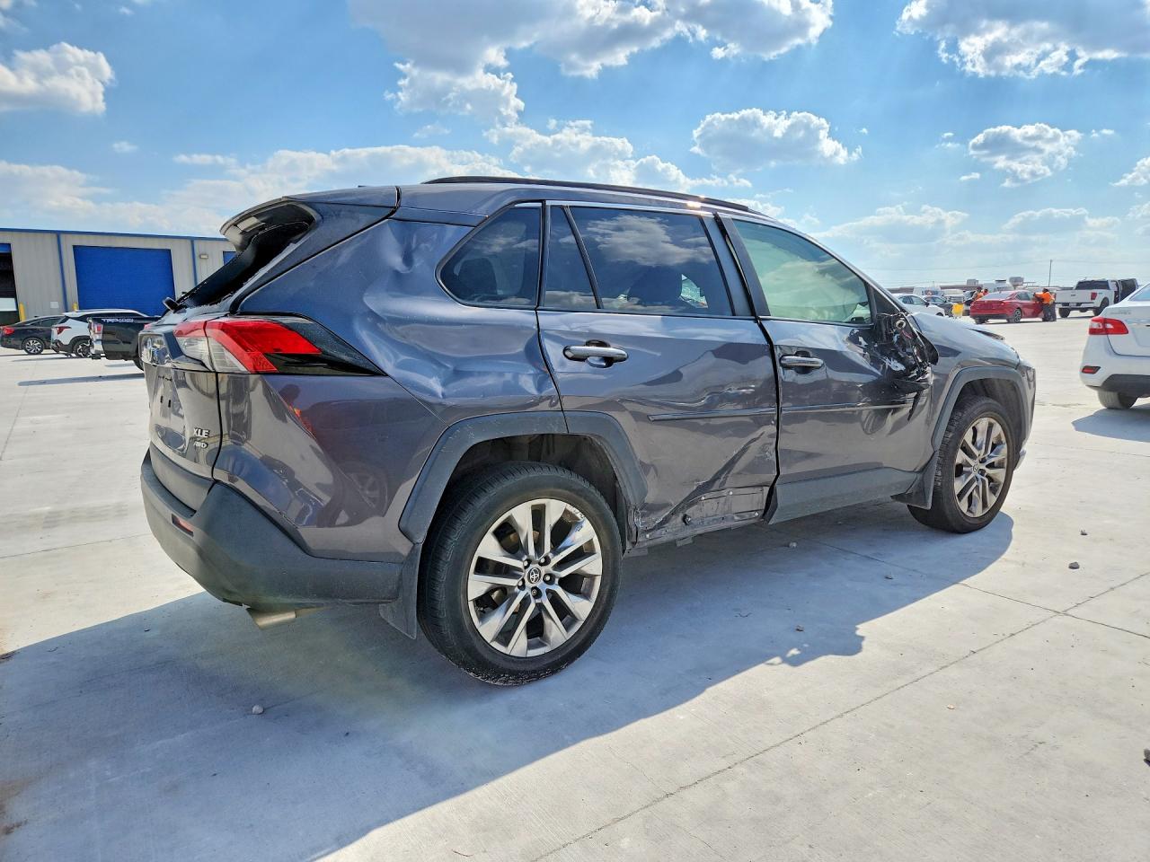 2019 TOYOTA RAV4 XLE PREMIUM — снимка 3
