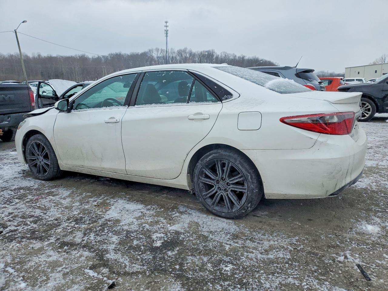 2016 TOYOTA CAMRY LE — снимка 2