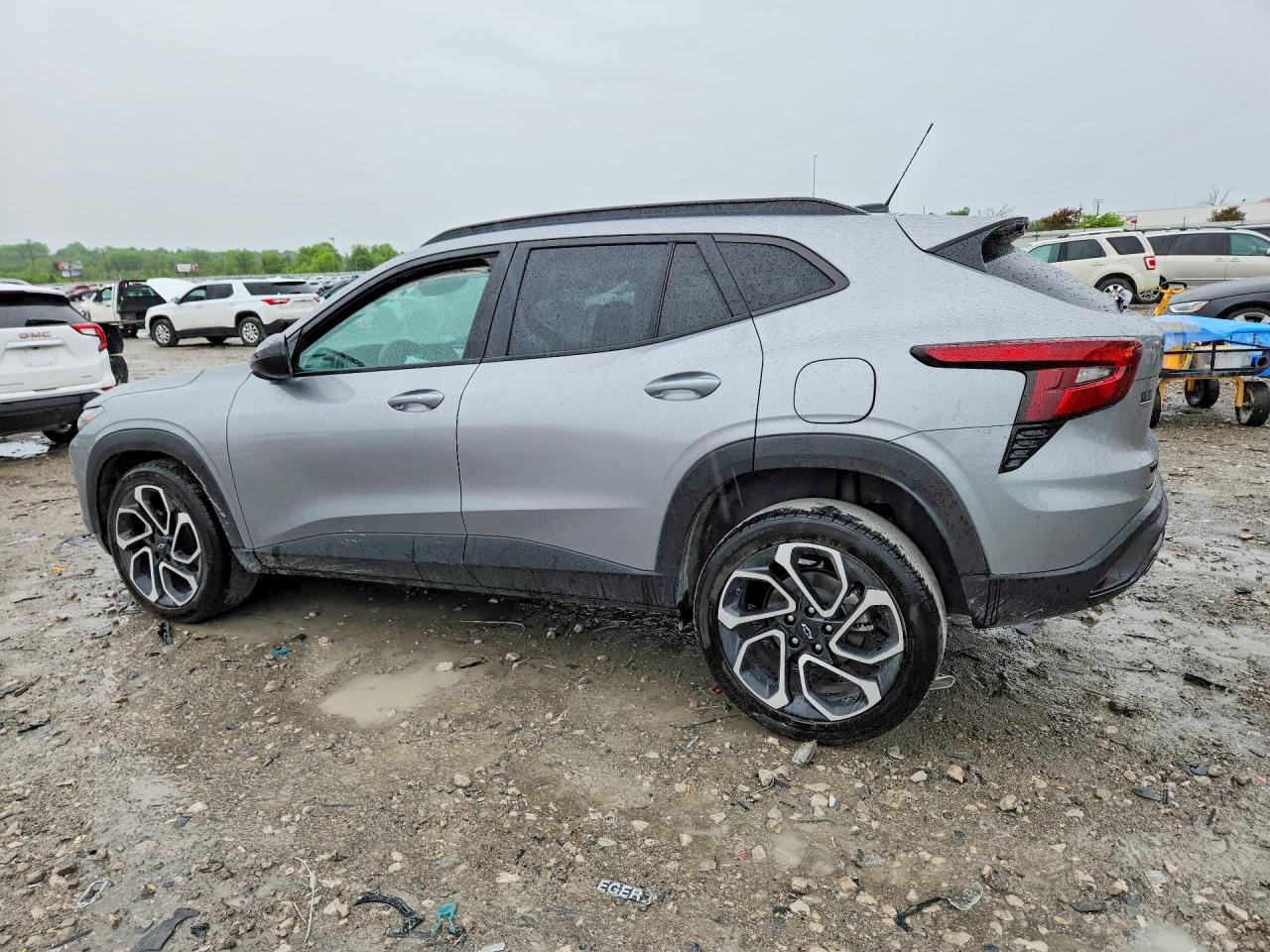 2025 CHEVROLET TRAX — снимка 2