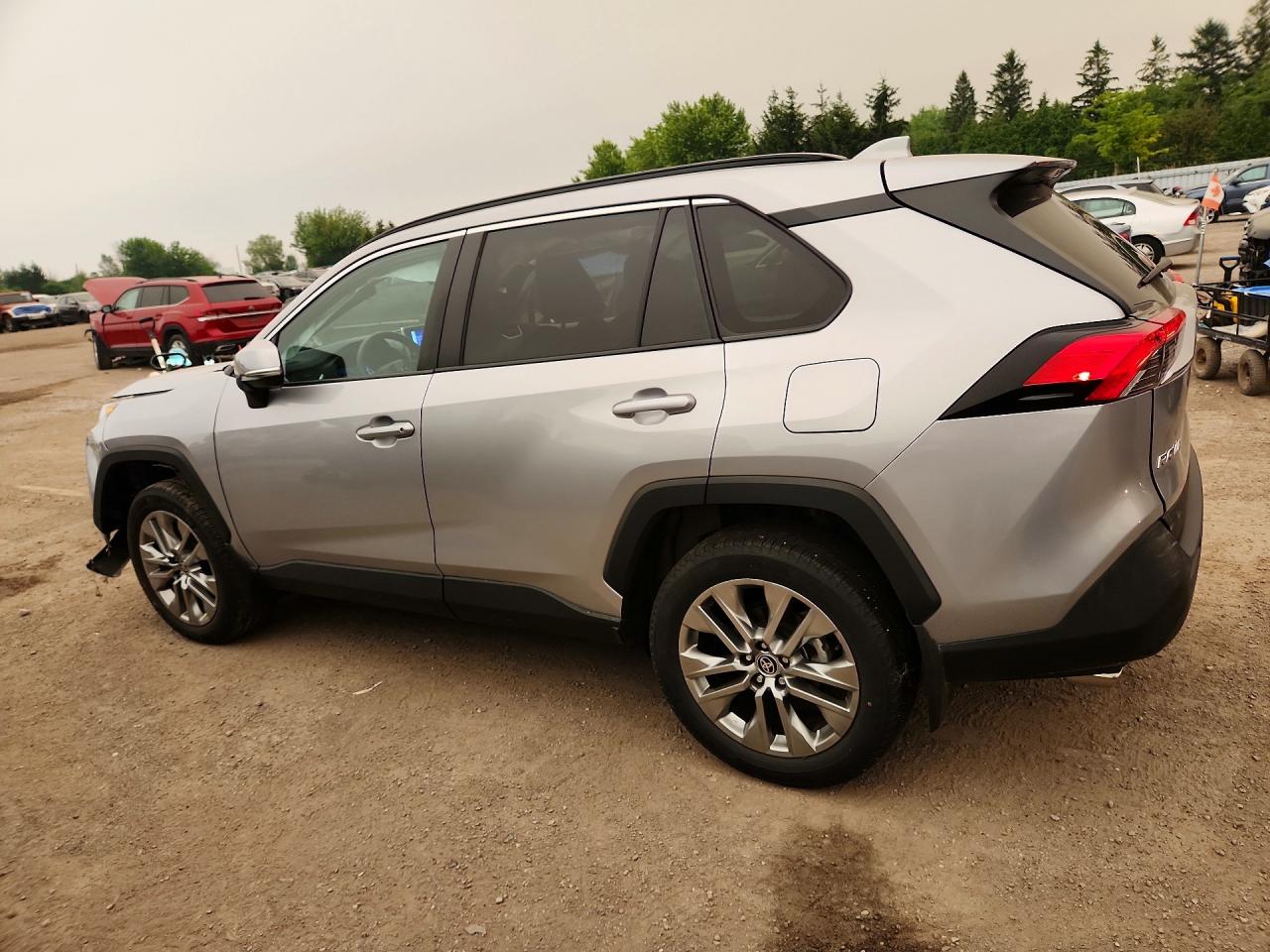 2024 TOYOTA RAV4 XLE — снимка 2