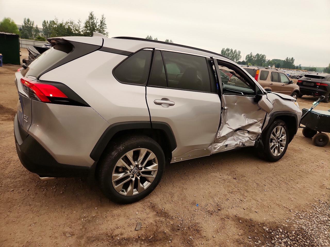 2024 TOYOTA RAV4 XLE — снимка 3