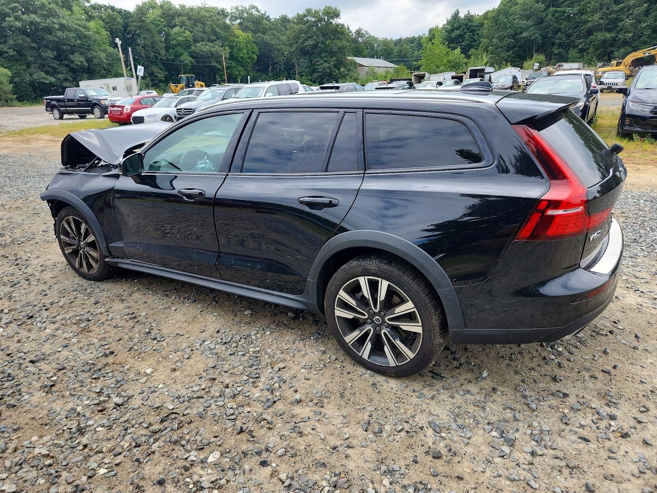 2022 VOLVO V60 CROSS COUNTRY T5 MOMENTUM — снимка 2