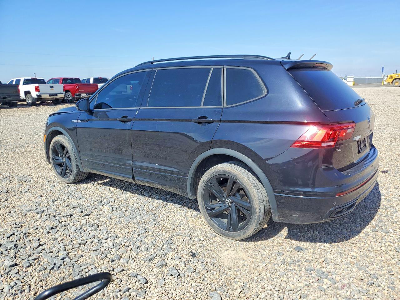 2023 VOLKSWAGEN TIGUAN SE R-LINE BLACK — снимка 2