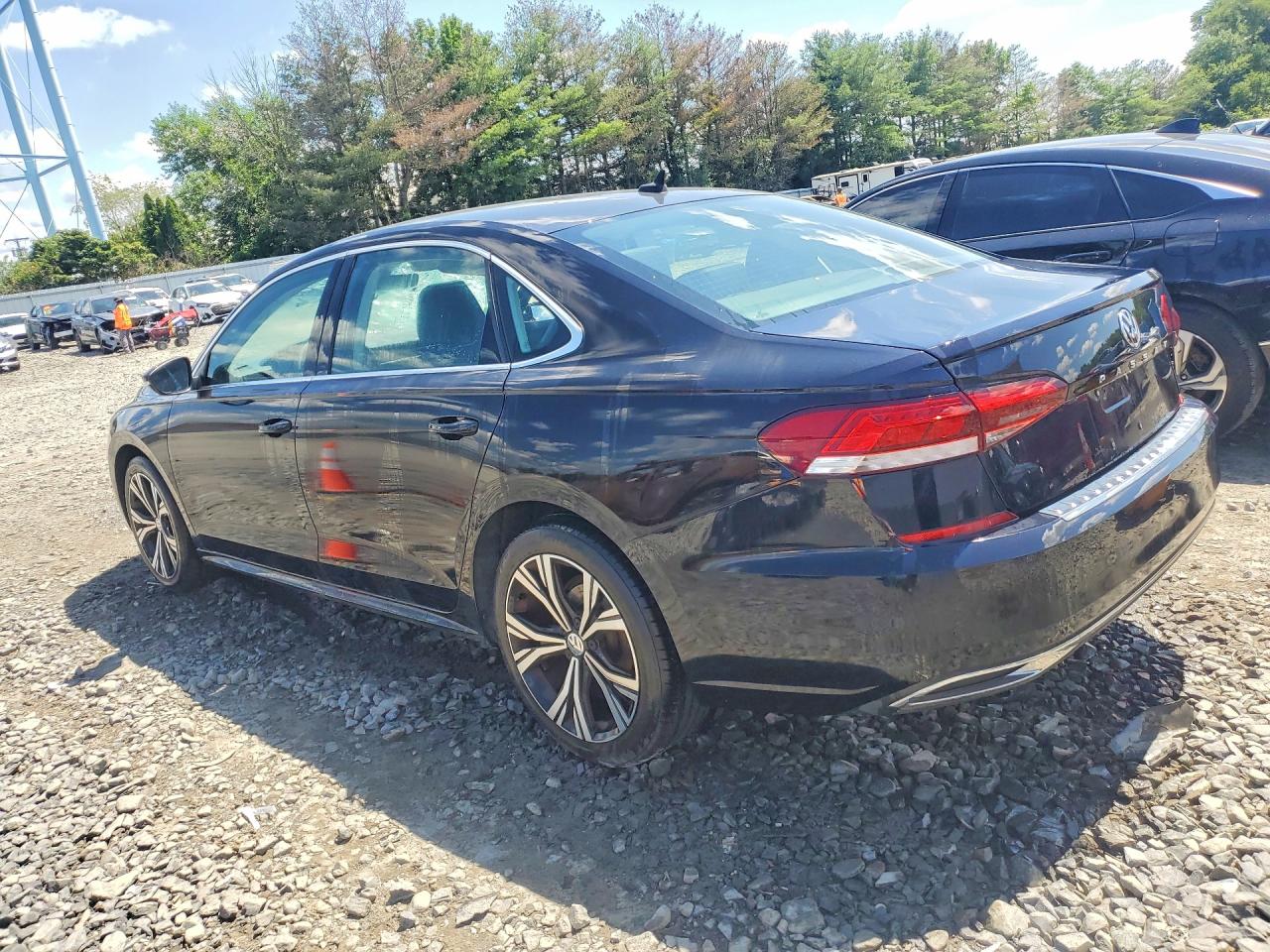 2021 VOLKSWAGEN PASSAT SE — снимка 2