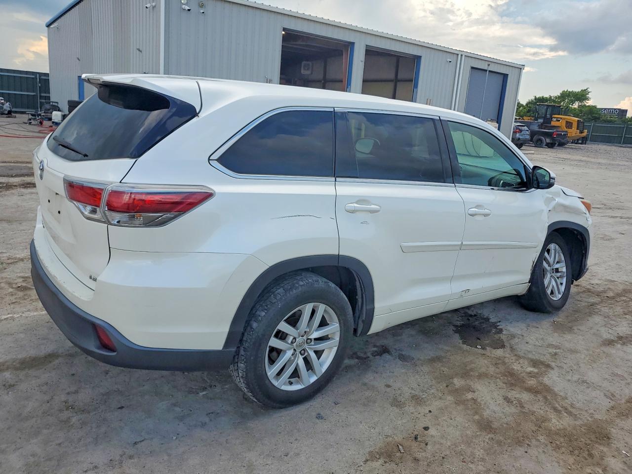 2015 TOYOTA HIGHLANDER LE — снимка 3
