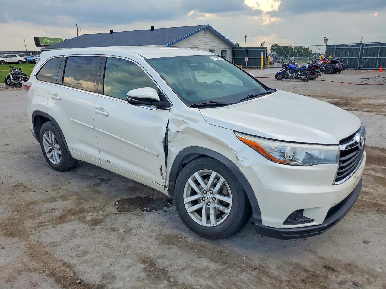 2015 TOYOTA HIGHLANDER LE — снимка 4