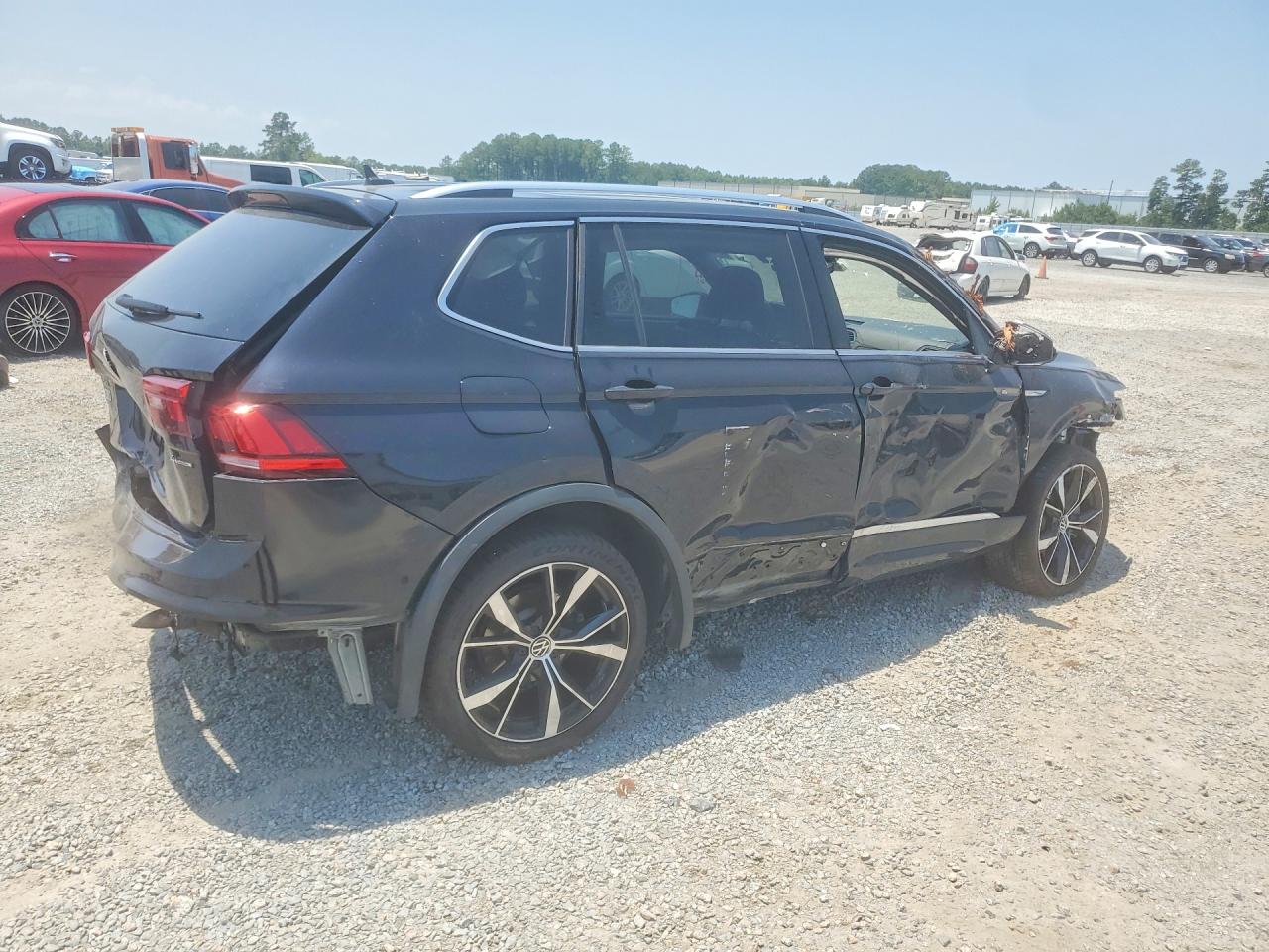 2024 VOLKSWAGEN TIGUAN SEL R-LINE BLACK — снимка 3
